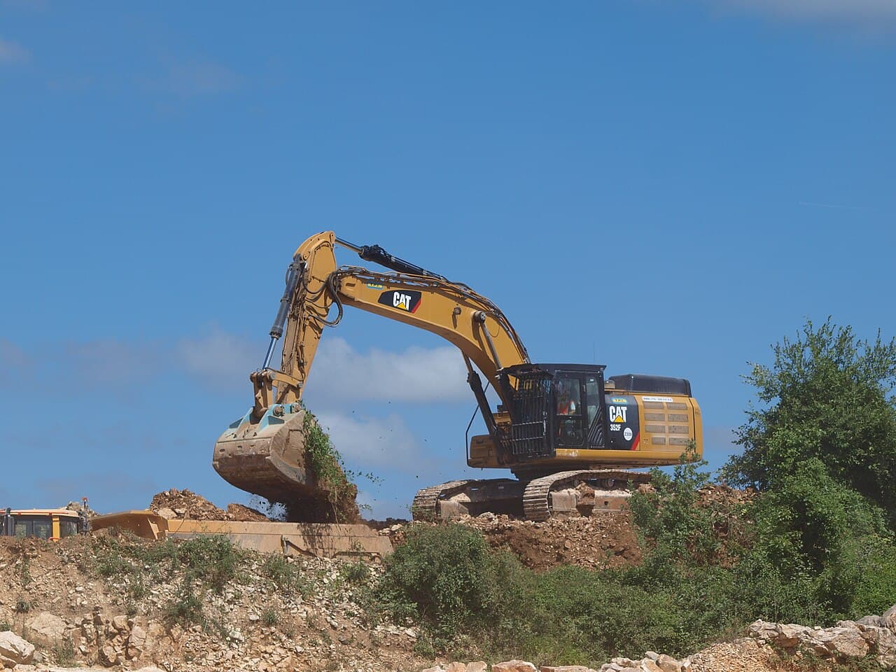 VOLVO Excavator — EC210BL